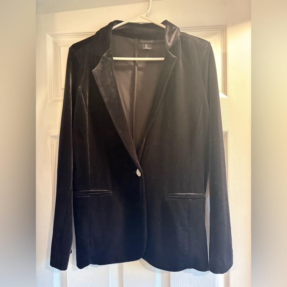 Tahari Elegant Black Velvet Blazer